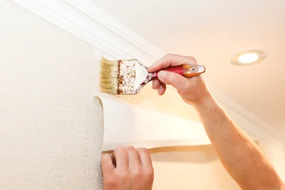 Pose de papier peint à Hérisson — revêtements muraux et toiles de verre